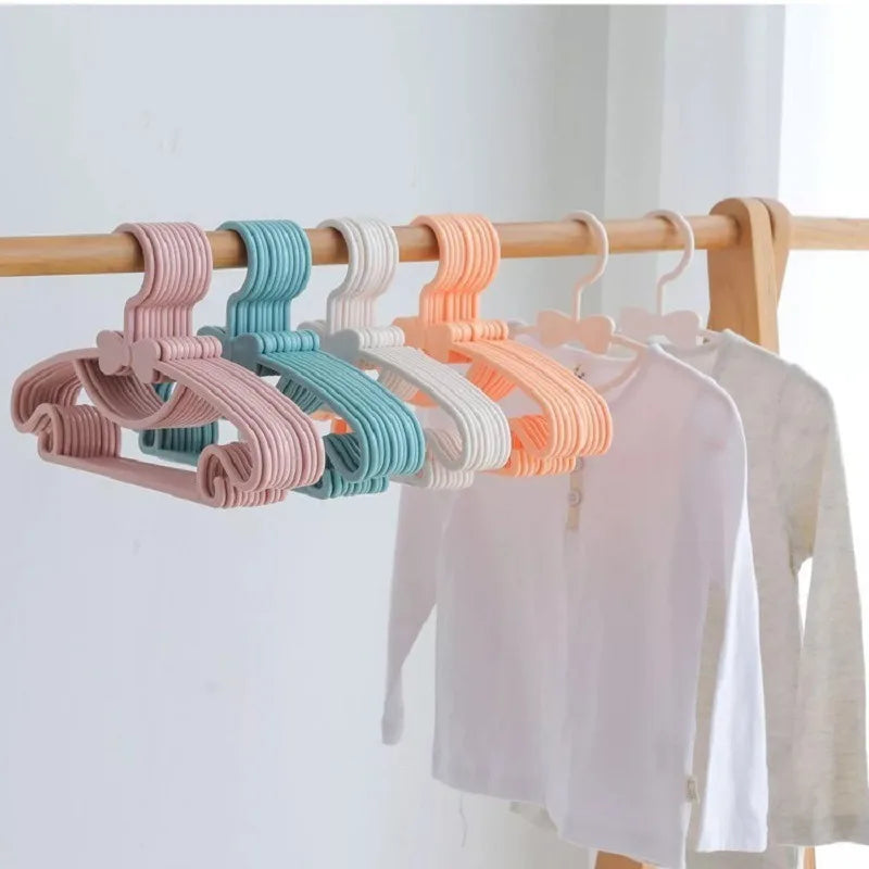 Set de Perchas de Plástico Portátiles Estilo Macaron para Ropa de Bebé - Organizador Infantil Antiviento
